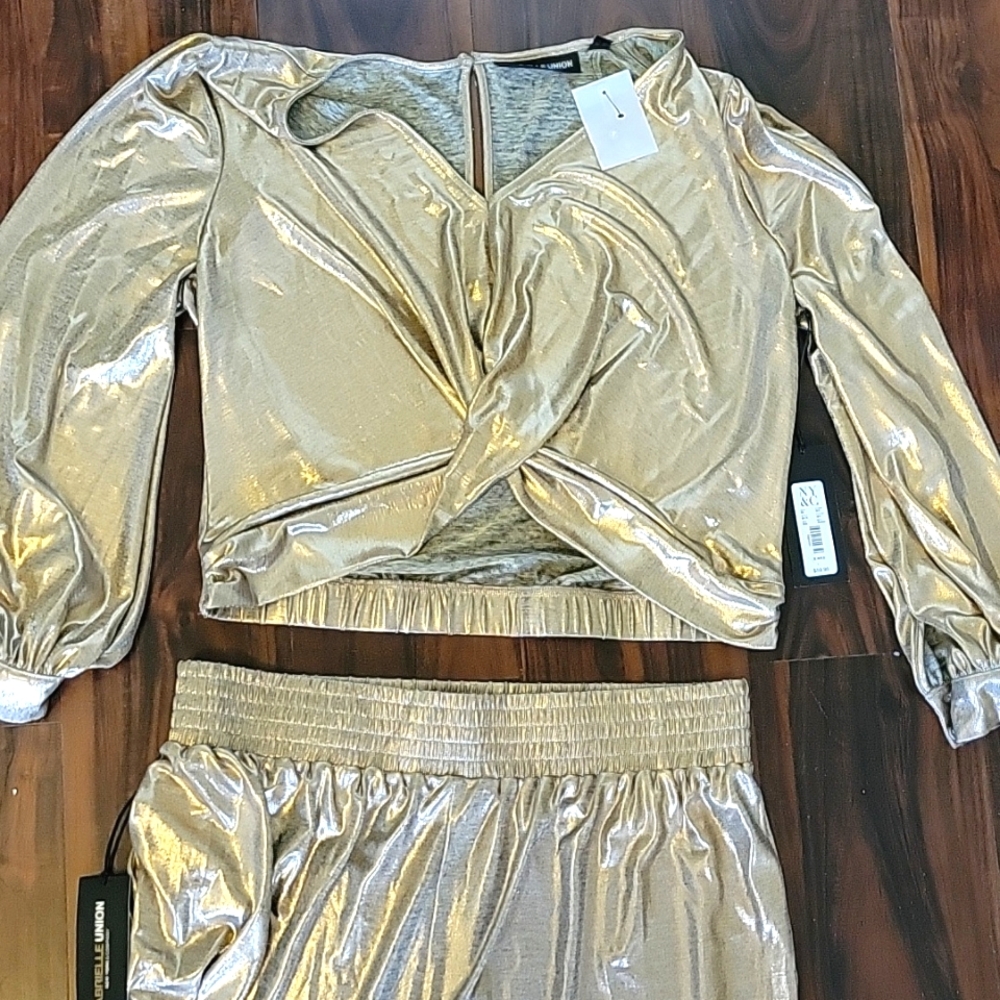Newyork & company metallic gold 2 piece xl with room to expand